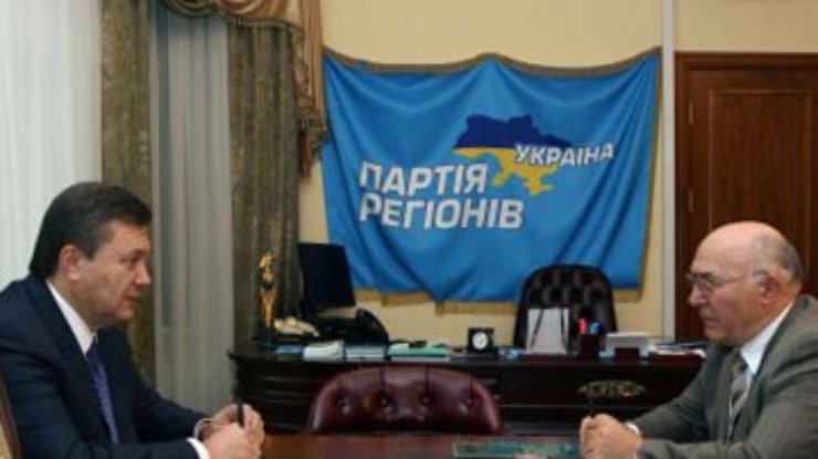 Янукович взял Стельмаха в советники