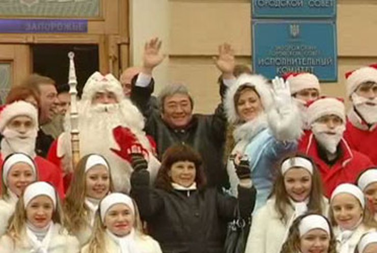 В Запорожье добровольцы стали Дедами Морозами