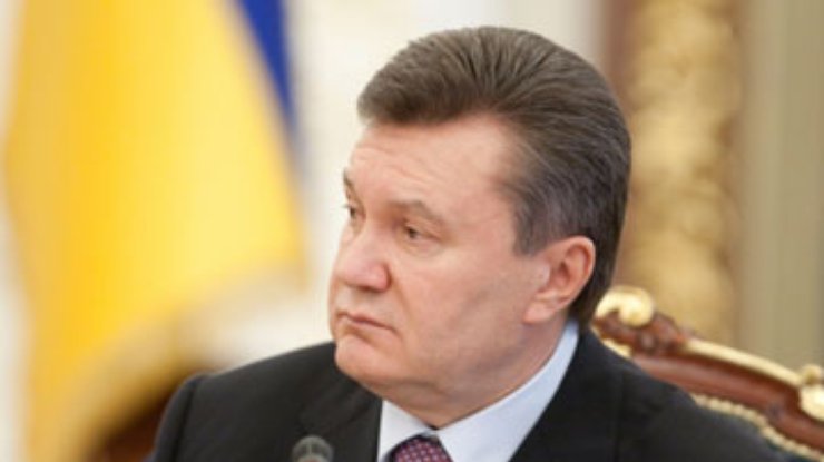 Янукович готов уволить Азарова