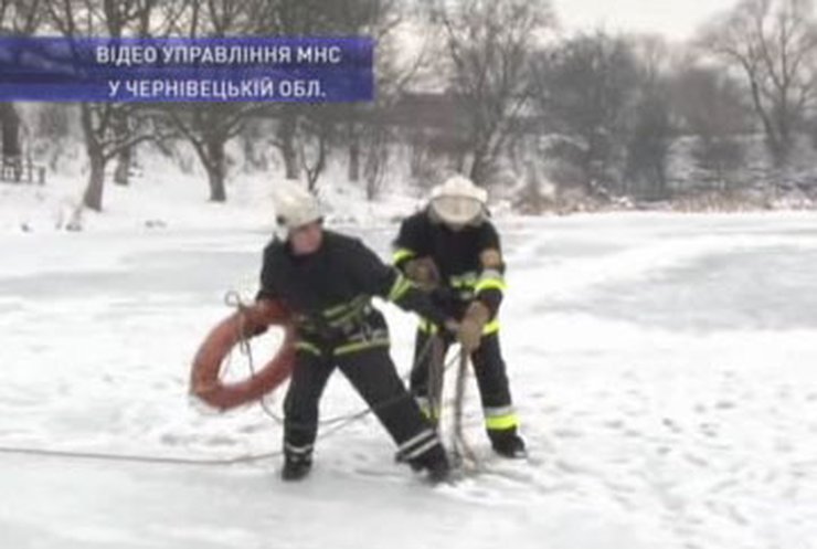 На Буковине спасатели провели зимние учения на реке