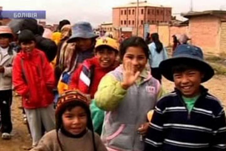 В Боливии провели акцию "За улыбки детей"