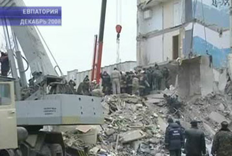В Евпатории вспоминают погибших два года назад от взрыва газа в жилом доме