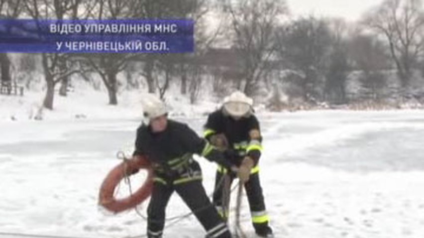 На Буковине спасатели провели зимние учения на реке