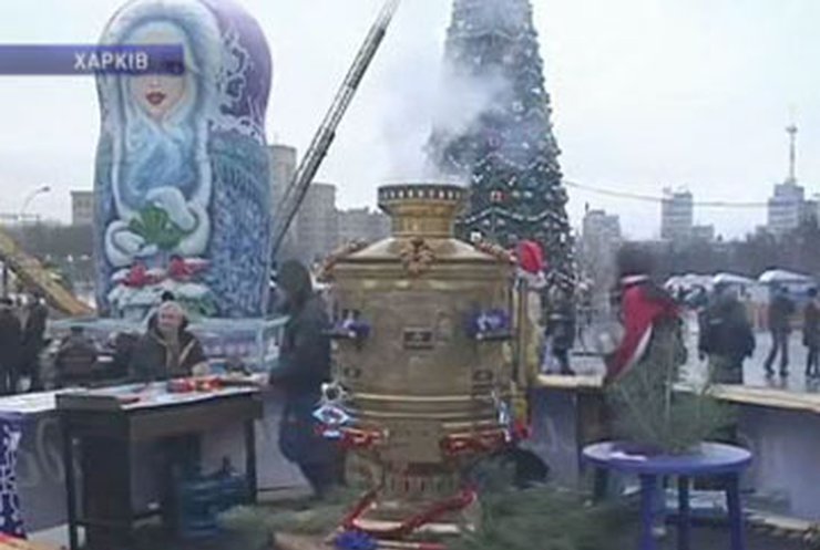На центральной площади в Харькове  построили новогодний городок