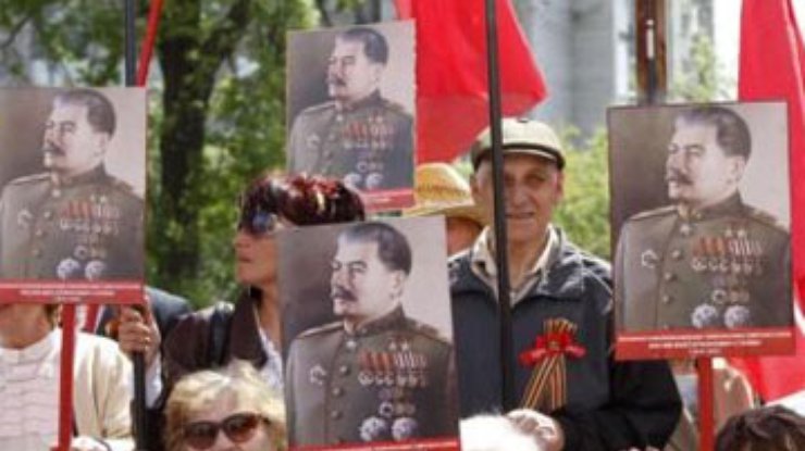 Коммунисты восстановят памятник Сталину