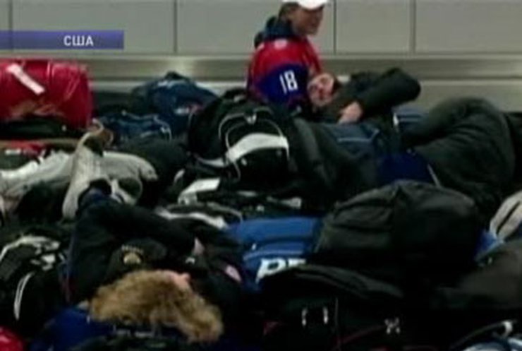 Российских хоккеистов сняли с самолета за шумное поведение