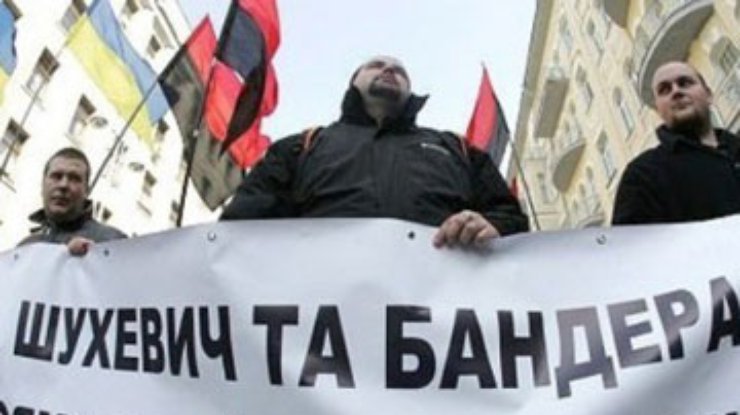 Львовский облсовет: Бандера и Шухевич были, есть и будут Героями