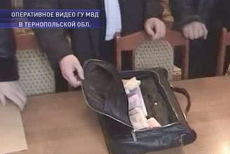 В Тернопольской области чиновники требовали взятку в 280 тысяч гривен