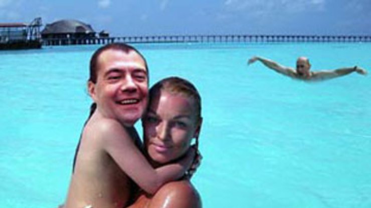 Волочкова выбрала лучшую "фотожабу" на свои снимки с Мальдивских островов