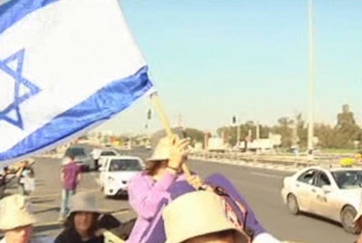 Молодые израильтяне выступают против "откоса" от армии