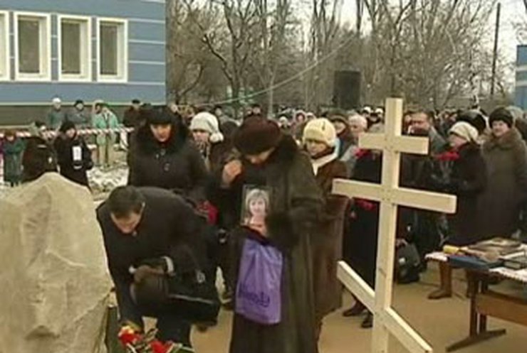 В Луганске помянули погибших во время взрыва в больнице