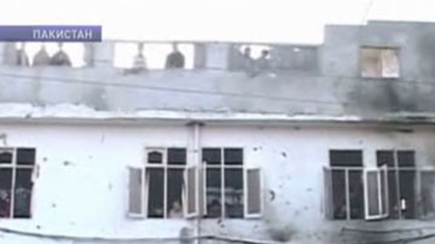 Взрыв прозвучал возле одной из школ в Пакистане, один человек убит