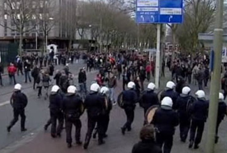 В Гааге полиция разогнала недовольных студентов