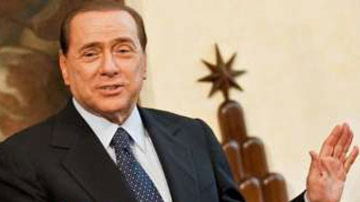 Берлускони не собирается в отставку из-за секс-скандала