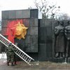 Львовская милиция взяла под круглосуточную охрану монумент Советской армии
