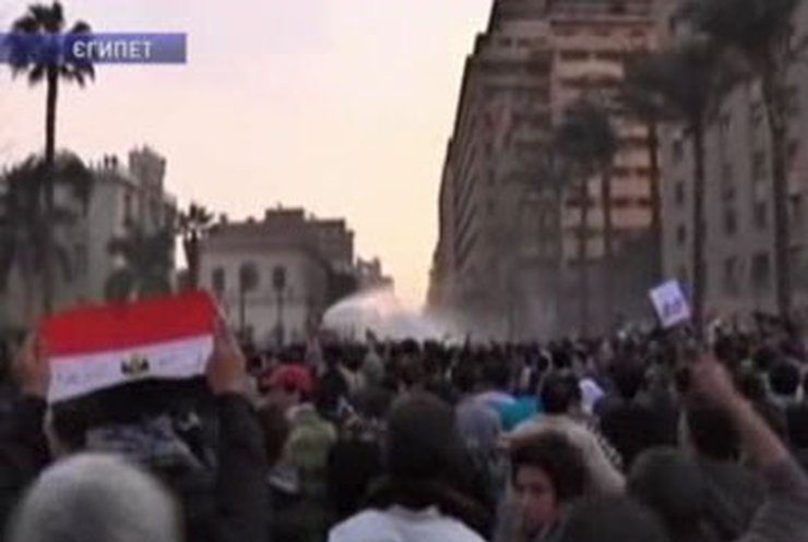 На улицы столицы Египта вышли тысячи протестующих