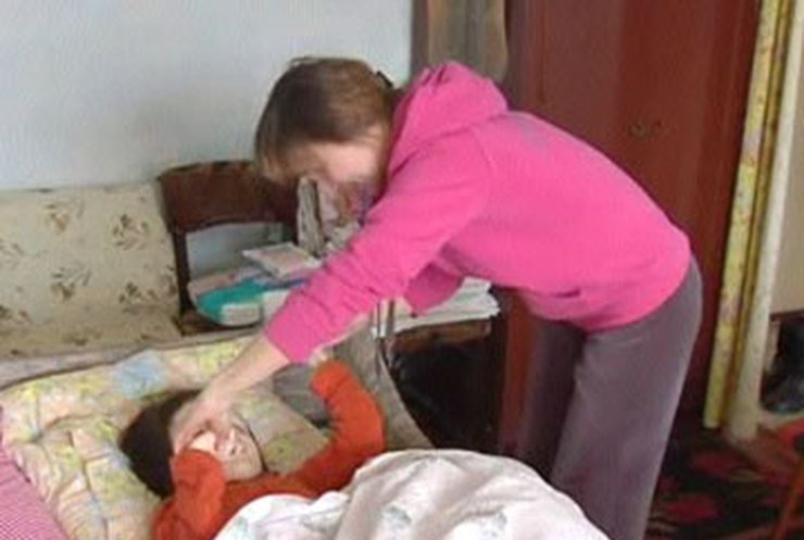 Мать с дочерью-инвалидом не смогли въехать в выданную государством квартиру