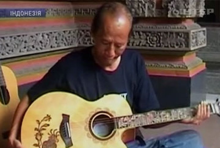 На Бали научились делать уникальные гитары