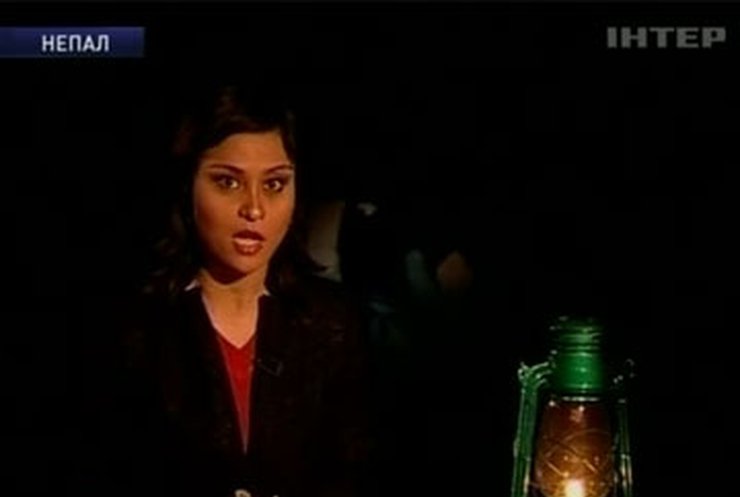 Непальский телеканал вышел в эфир в студии без света
