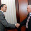 У Азарова говорят, что МВФ похвалил Украину