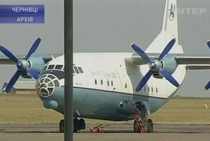 В Черновцах самолет не "вписался" во взлетную полосу