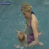 В Европе становятся популярными уроки плавания для младенцев