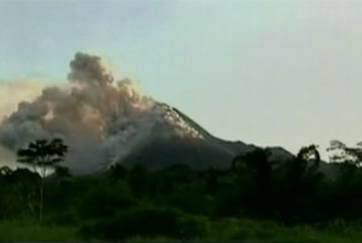 Туристы едут на Яву, чтобы посмотреть на вулкан Мерапи