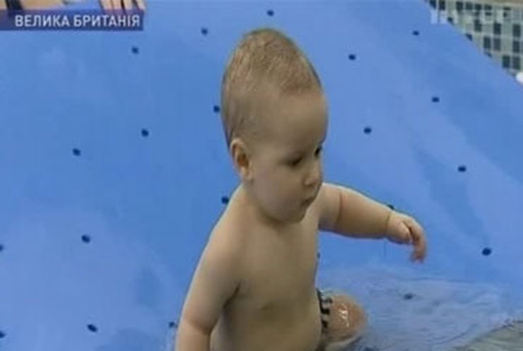 В Европе младенцев учат плавать с первых недель жизни