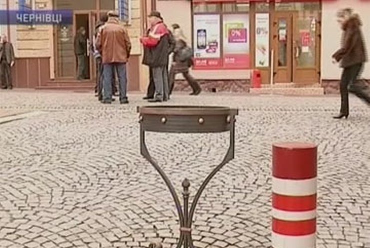В Черновцах установили уличные пепельницы