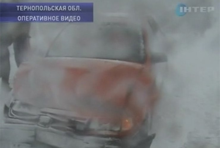Непогода парализовала движение на дорогах Украины