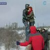 В Запорожье влюблённые прыгают с 42-метрового моста