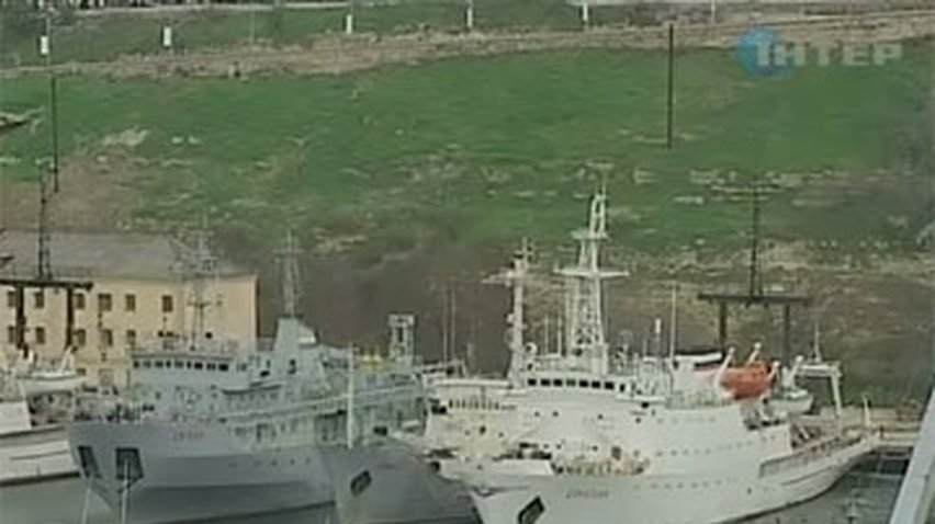 Из-за шторма в Севастополе приостановлено движение морского транспорта