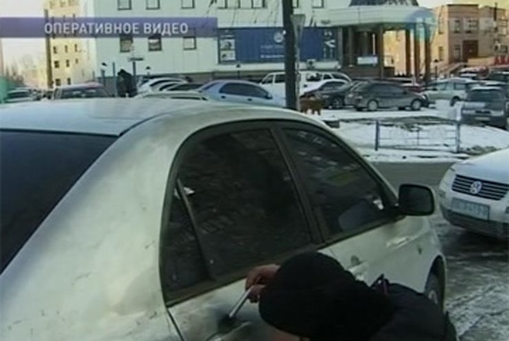 В Киеве посреди бела дня преступники украли миллион долларов