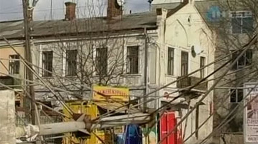 В Коломые бил-борд упал на пожилую женщину