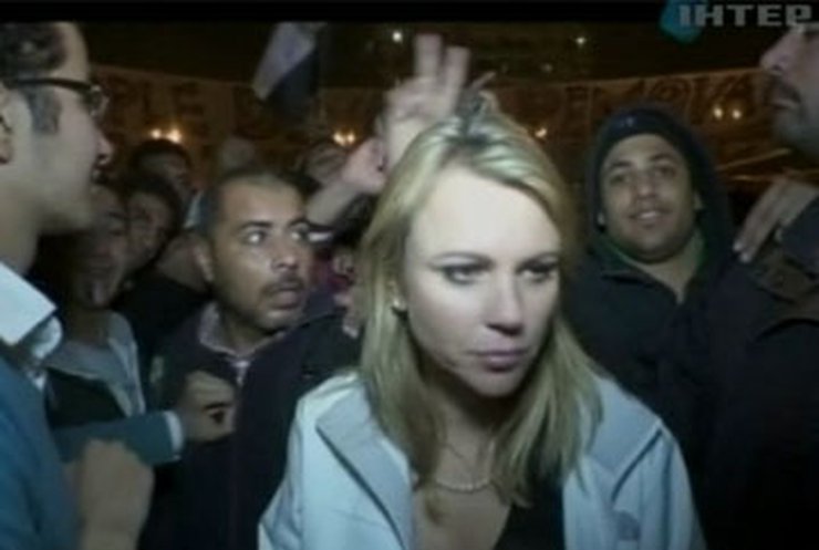 Толпа протестующих в Каире напала на американскую журналистку