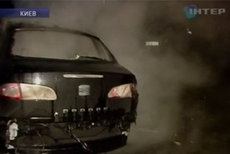 В спальных районах Киева поджигают машины