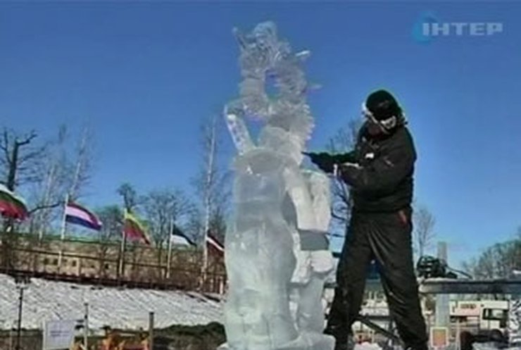 В латвийской Елгаве открылся фестиваль ледяных скульптур