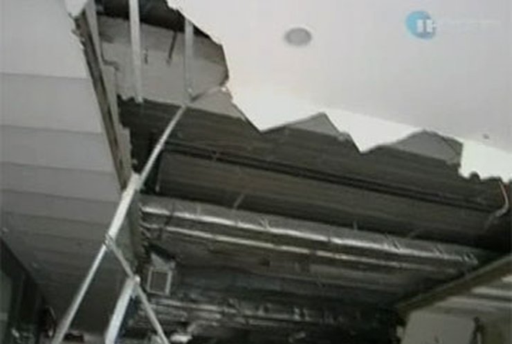 В столичном торговом центре "Скай-мол" обвалился потолок