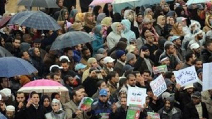В столице Марокко тысячи людей вышли на митинг