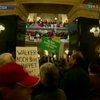 Американцы протестуют против увольнений и сокращения пенсий
