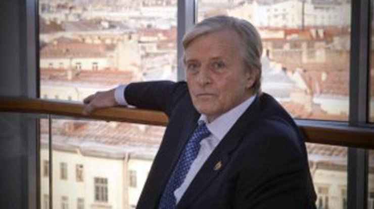 Рутгер Хауэр сыграет Ван Хельсинга в новой версии "Дракулы"