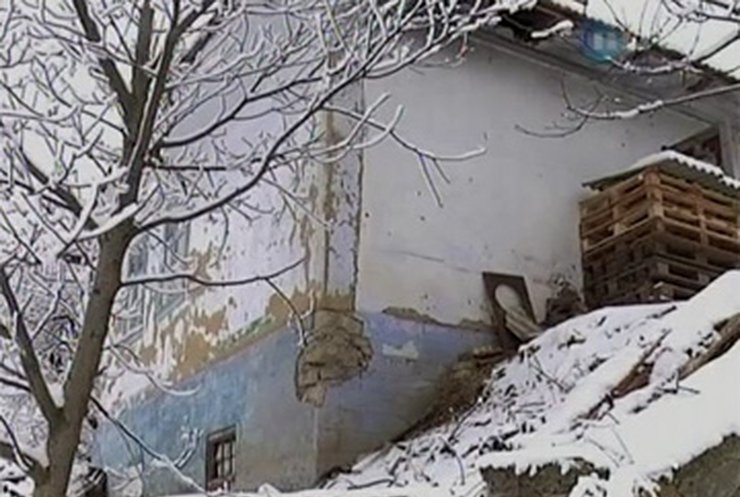 В Черновицкой области часть села может разрушиться оползнем
