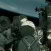 Космонавты шаттла "Дискавери" вышли в открытый космос