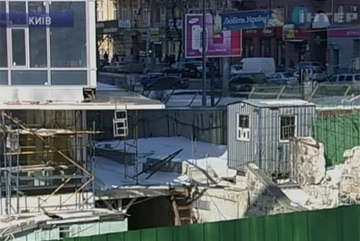В центре Киева начал рушится жилой дом