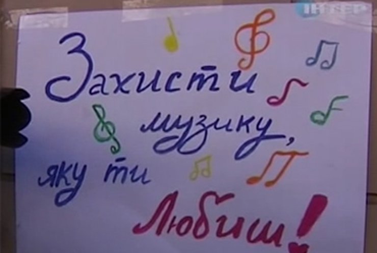 Под стенами Рады прошел концерт в поддержку украинских квот на радио