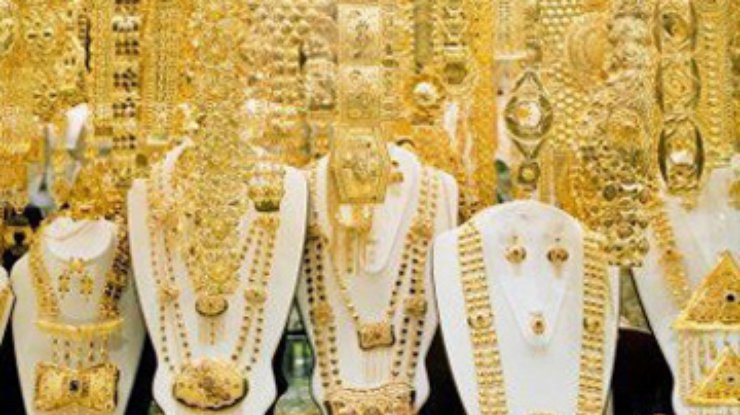 К 8 марта спрос на золотые украшения вырос в этом году почти вполовину