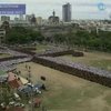 На Филиппинах 20 тысяч человек образовали "живой" крест