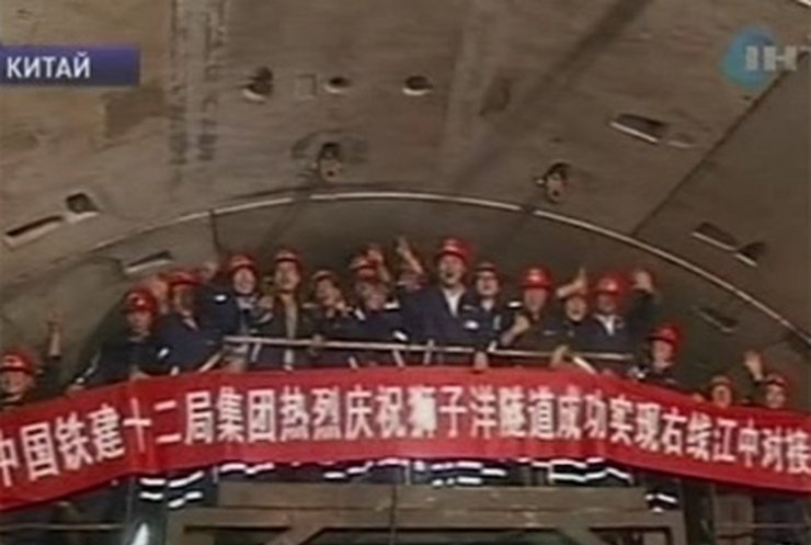 В Китае построили первый подводный тунель для поездов