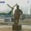 В Харькове установили памятник Макарычу из фильма "В бой идут одни старики"