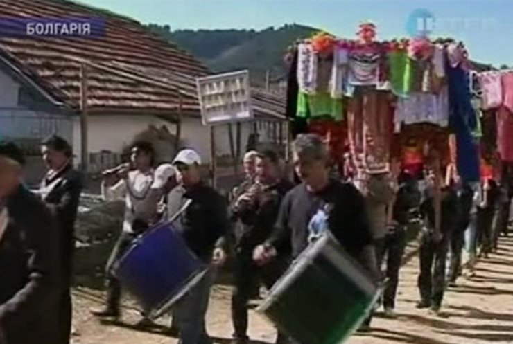 Болгарские мусульмане начинают гулять свадьбы